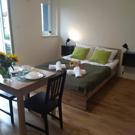 Orange Apartment *